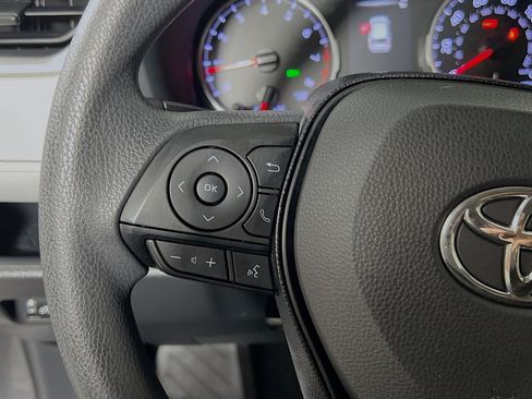 Used 2020 Toyota RAV4 XLE FWD image 19