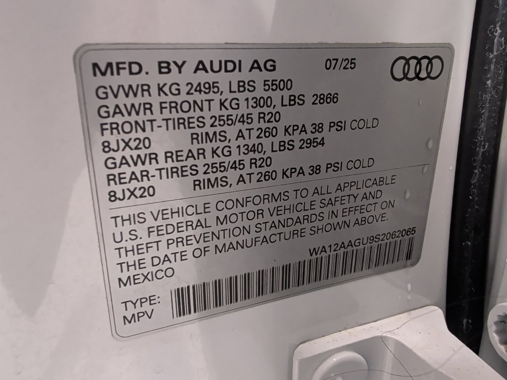 Used 2025 Audi Q5 Premium Plus w/ Premium Plus AWD/4WD image 3