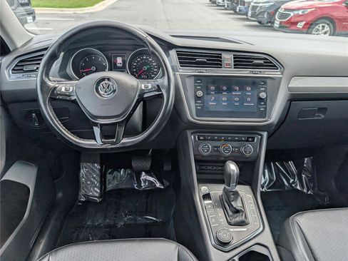 Used 2018 Volkswagen Tiguan SE w/ Panoramic Sunroof Package AWD/4WD image 17