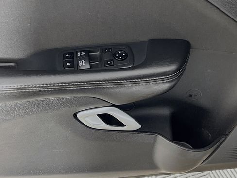 Used 2019 Dodge Challenger SXT image 17