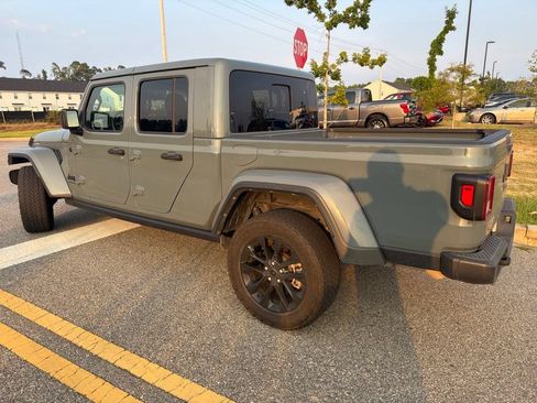 Used 2024 Jeep Gladiator Sport AWD/4WD image 5