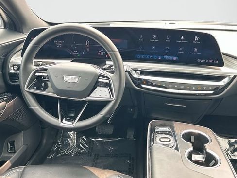 Certified 2024 Cadillac Lyriq Luxury AWD/4WD image 2