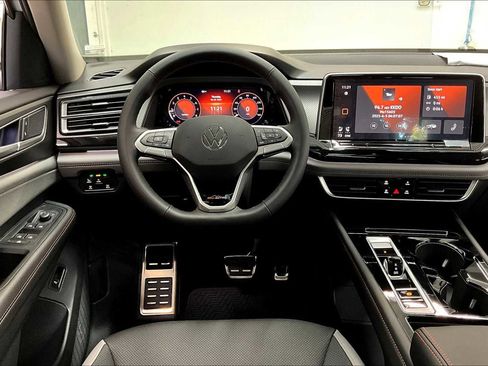 New 2025 Volkswagen Atlas Peak Edition SE image 15