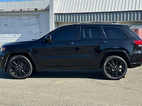 Used 2020 Jeep Grand Cherokee Altitude AWD/4WD image 7