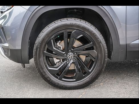 Used 2022 Volkswagen Atlas SE w/ Panoramic Sunroof Package AWD/4WD image 12