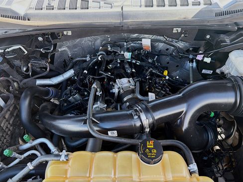 Used 2017 Ford F150 XLT w/ Equipment Group 302A Luxury AWD/4WD image 33
