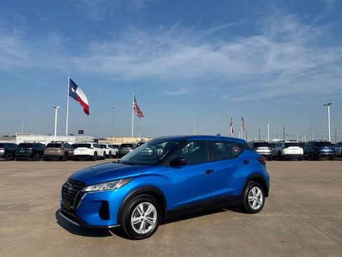 Certified 2025 Nissan Kicks Play S FWD image 10