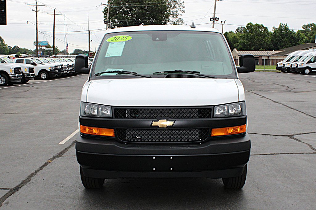 Used 2025 Chevrolet Express 3500 Extended w/ Driver Convenience Package RWD image 13
