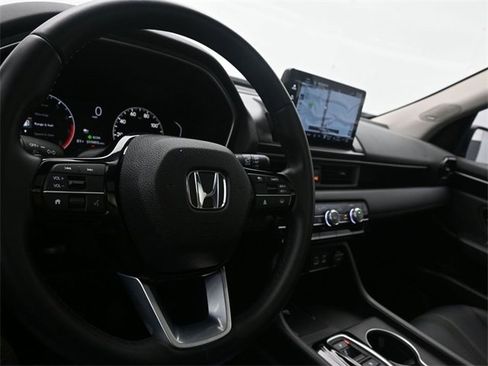 Certified 2023 Honda Pilot Touring image 10