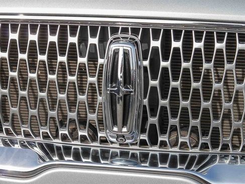 Used 2020 Lincoln Nautilus Reserve w/ Equipment Group 201A image 6