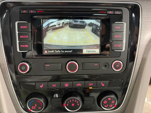Used 2015 Volkswagen Passat TDI SE FWD image 19