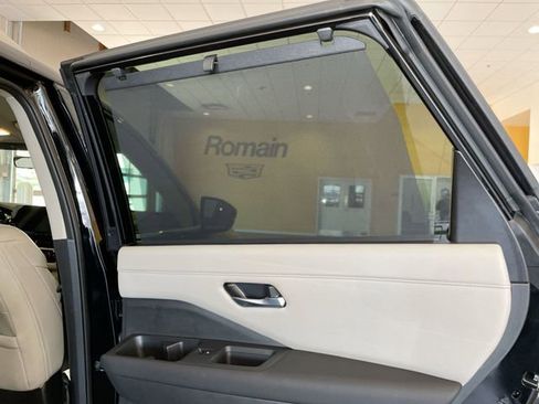 Used 2025 Nissan Pathfinder SL image 15