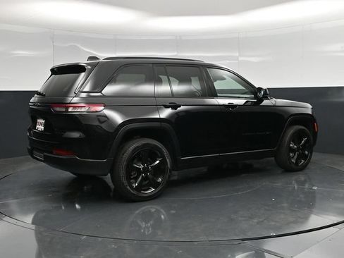 Used 2023 Jeep Grand Cherokee Limited w/ Black Appearance Package AWD/4WD image 2
