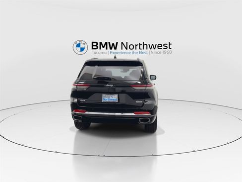 Used 2022 Jeep Grand Cherokee Overland AWD/4WD image 2