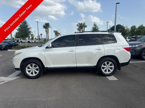 Used 2013 Toyota Highlander Plus FWD image 2
