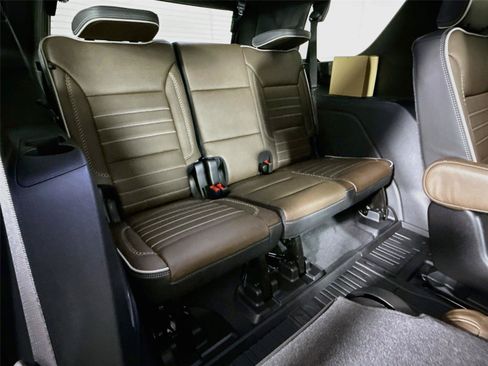New 2026 GMC Yukon Denali Ultimate w/ LPO, Floor Liner Package AWD/4WD image 23
