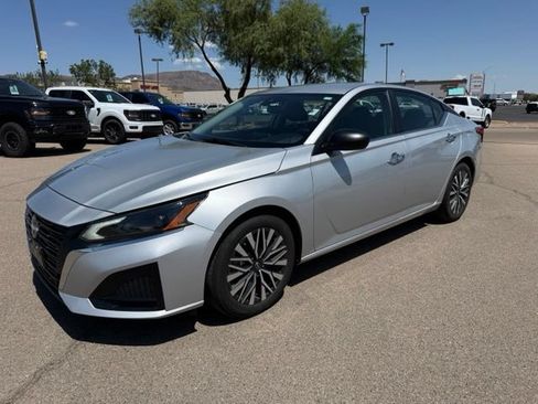Used 2024 Nissan Altima 2.5 SV FWD image 1