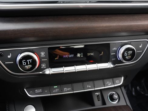 Certified 2024 Audi Q5 e Premium Plus image 17