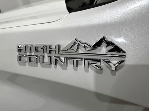 Used 2019 Chevrolet Silverado 1500 High Country image 32