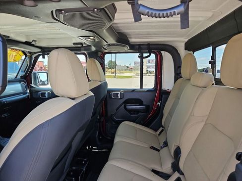 Used 2021 Jeep Gladiator Sport AWD/4WD image 16