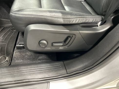 Used 2019 Volvo XC40 T5 Momentum AWD/4WD image 12