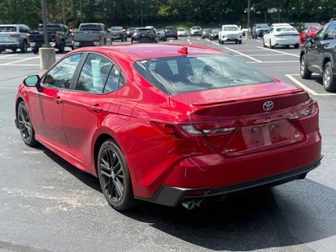 Used 2025 Toyota Camry SE FWD image 5