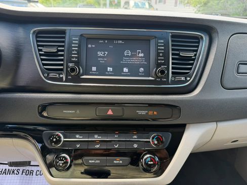 Used 2020 Kia Sedona LX FWD image 25