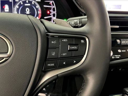 Used 2023 Lexus ES 350 w/ Premium Package FWD image 12