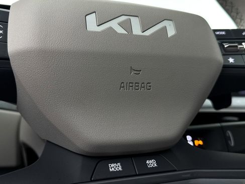 Used 2025 Kia EV9 Wind AWD/4WD image 10