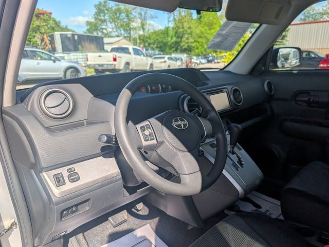 Used 2012 Scion xB FWD image 8