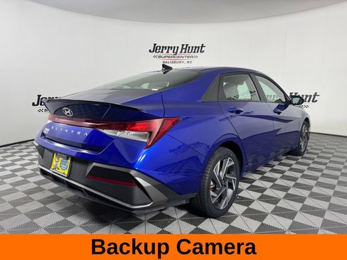 Used 2025 Hyundai Elantra Sport FWD image 7