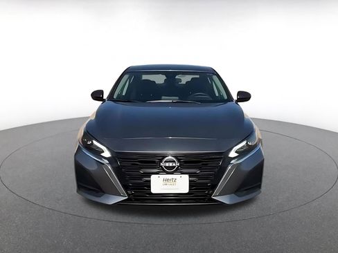 Used 2025 Nissan Altima 2.5 SV FWD image 4