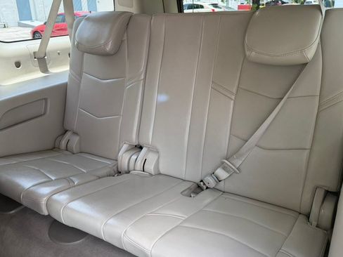 Used 2017 Cadillac Escalade ESV Premium Luxury AWD/4WD image 23