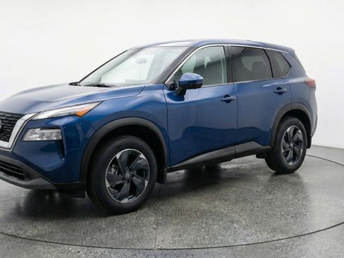Used 2025 Nissan Rogue SV image 3