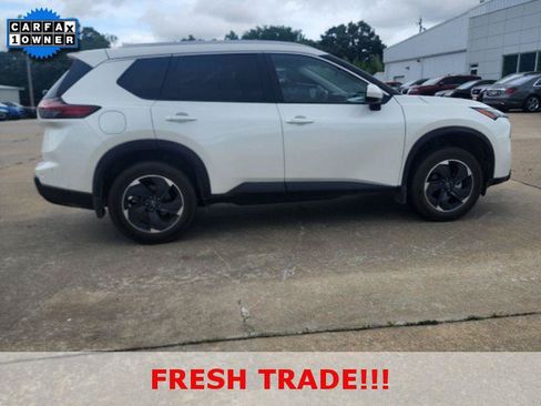 Certified 2024 Nissan Rogue SV w/ SV Premium Package FWD image 6
