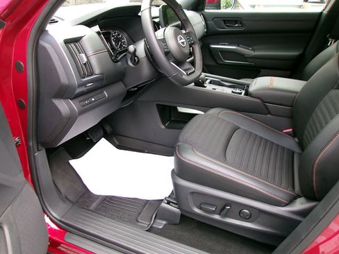 Used 2024 Nissan Pathfinder Rock Creek image 14