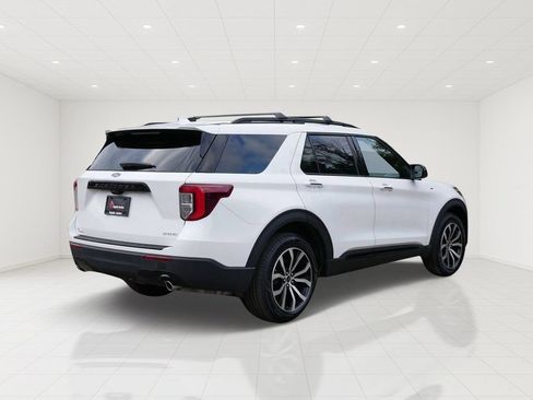 Certified 2023 Ford Explorer ST-Line AWD/4WD image 3