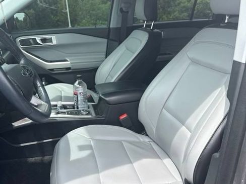 Used 2021 Ford Explorer XLT w/ Equipment Group 202A AWD/4WD image 9