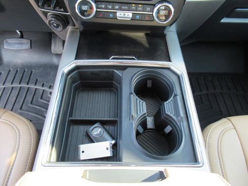 Used 2022 Ford F250 Lariat w/ Chrome Package image 22