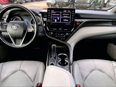 Used 2021 Toyota Camry XLE image 15