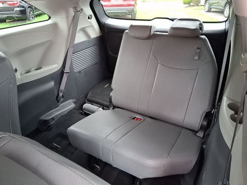 Certified 2023 Toyota Sienna XLE FWD image 12