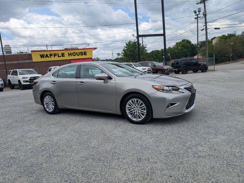 Used 2017 Lexus ES 350 FWD image 3