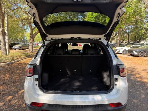 Used 2025 Jeep Compass Trailhawk image 27