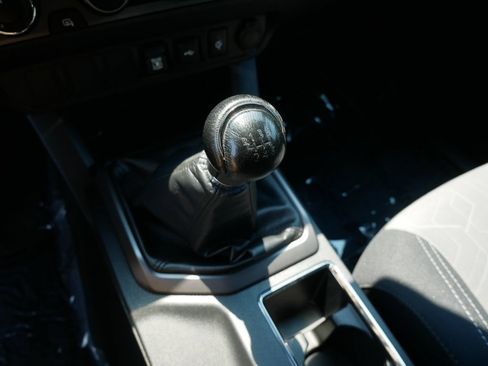 Certified 2022 Toyota Tacoma TRD Off-Road AWD/4WD image 21