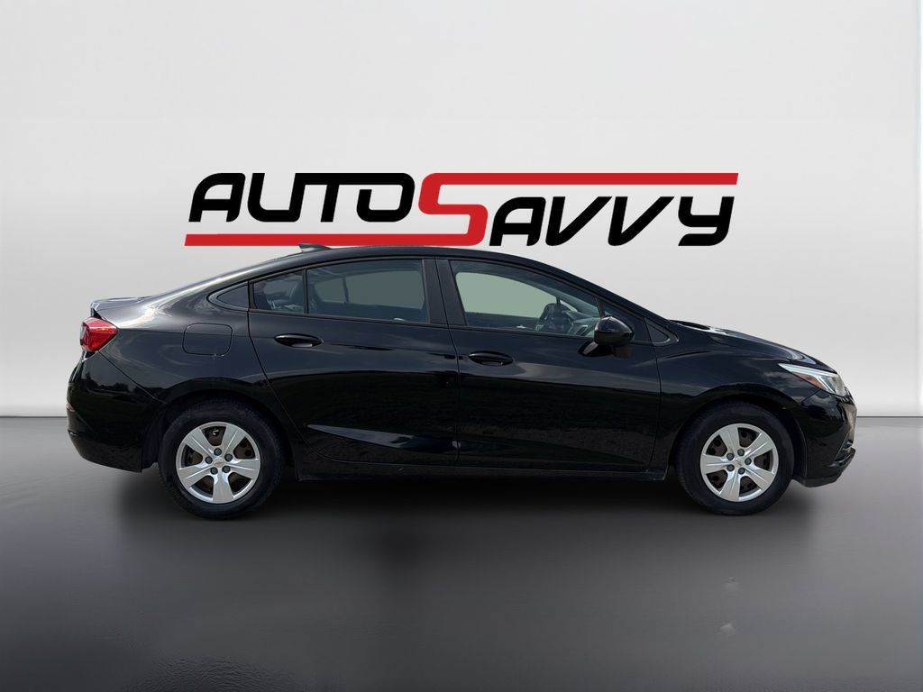 Used 2018 Chevrolet Cruze LS FWD image 4