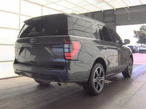 Used 2021 Ford Expedition Limited RWD image 2