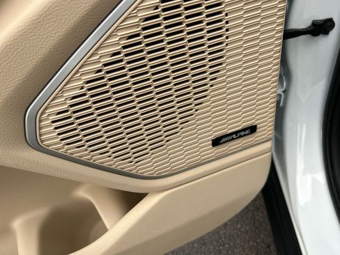 Used 2023 Jeep Grand Cherokee L Limited image 12