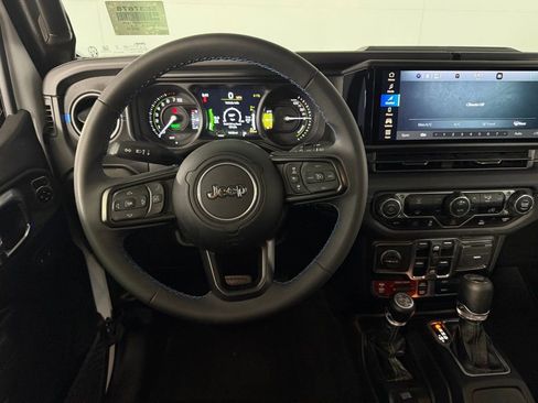 Used 2025 Jeep Wrangler Unlimited Rubicon 4xe image 14