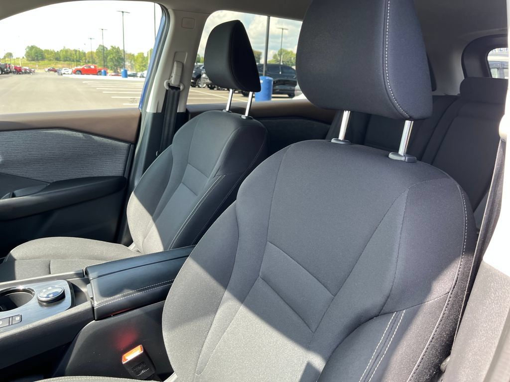 Used 2023 Nissan Rogue S AWD/4WD image 12