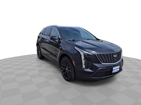 Used 2022 Cadillac XT4 Luxury w/ LPO, Onyx Lite Package AWD/4WD image 2